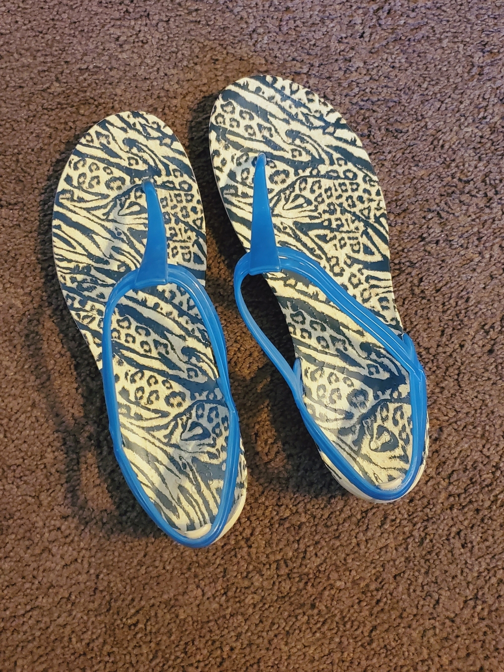 CROCS Isabella T-Strap Iconic Thong Animal Print Colorway Sandals Size  9
